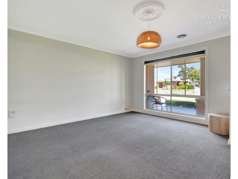 18 Gidgee Place, Glenfield Park NSW 2650