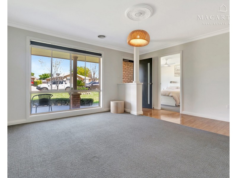 18 Gidgee Place, Glenfield Park NSW 2650