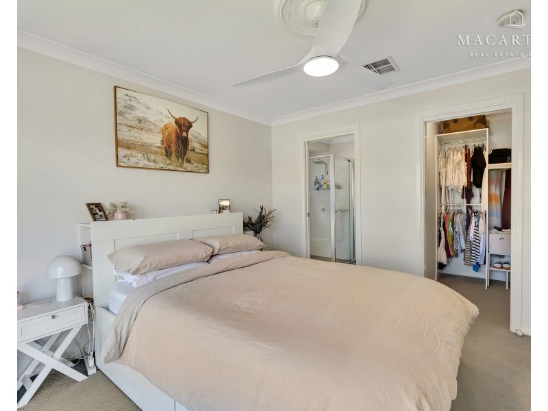 18 Gidgee Place, Glenfield Park NSW 2650