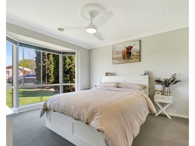18 Gidgee Place, Glenfield Park NSW 2650