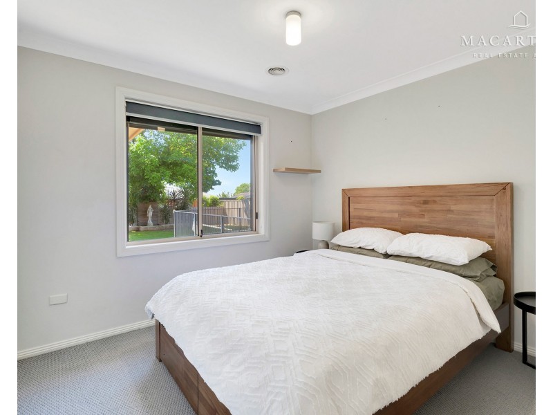 18 Gidgee Place, Glenfield Park NSW 2650