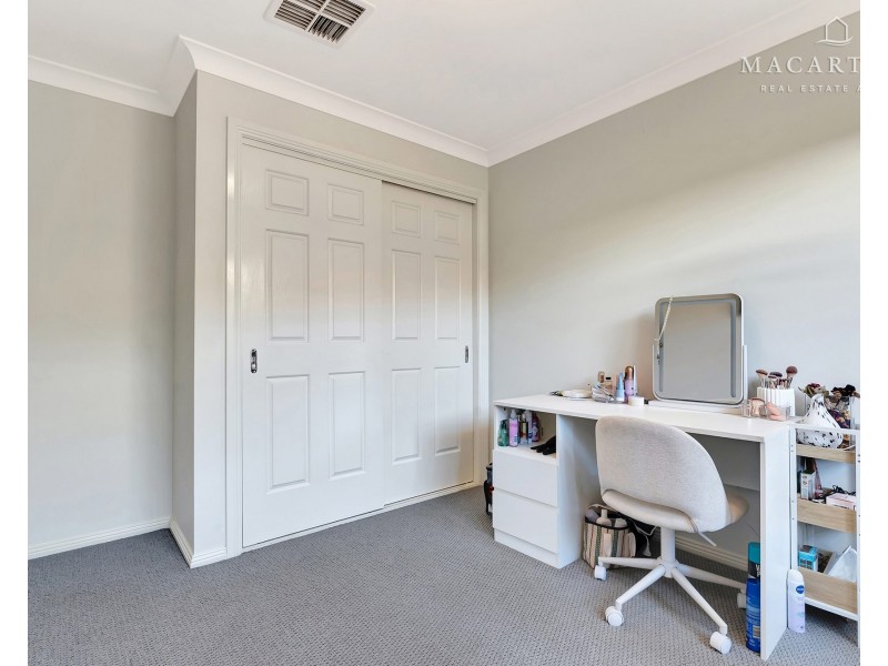 18 Gidgee Place, Glenfield Park NSW 2650