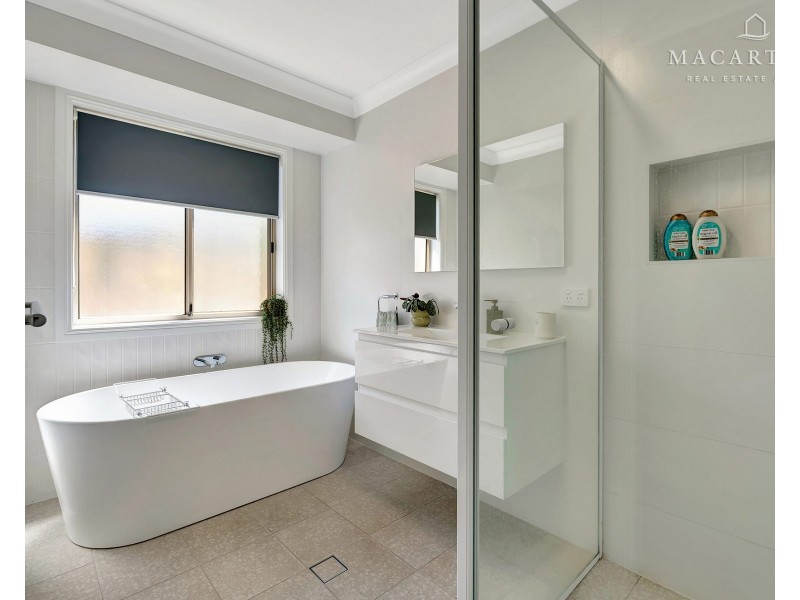 18 Gidgee Place, Glenfield Park NSW 2650