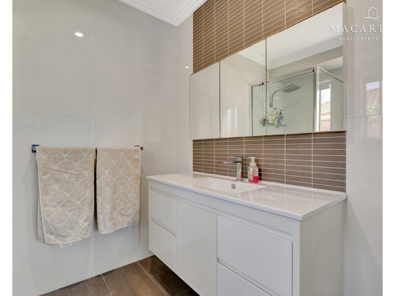 18 Gidgee Place, Glenfield Park NSW 2650