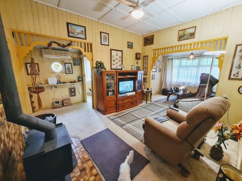 16 Littleton Street, Crows Nest QLD 4355