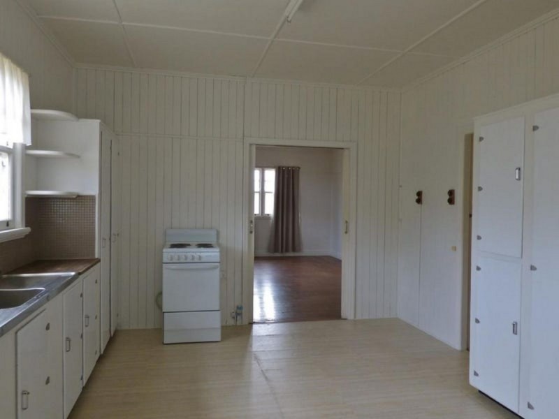 14 Church Street, Crows Nest QLD 4355