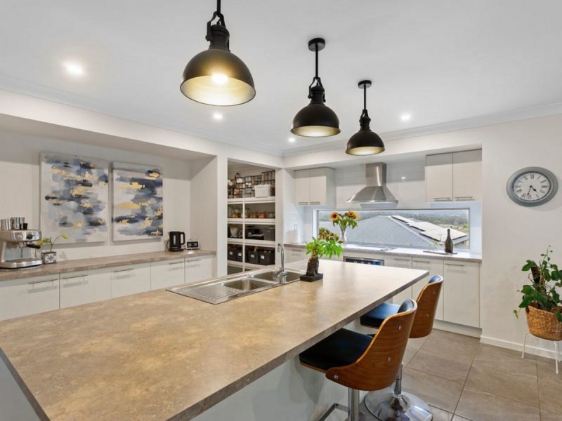 17 Skyline Drive, Withcott QLD 4352