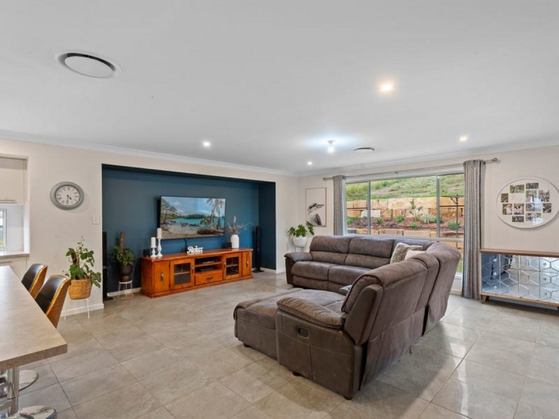 17 Skyline Drive, Withcott QLD 4352