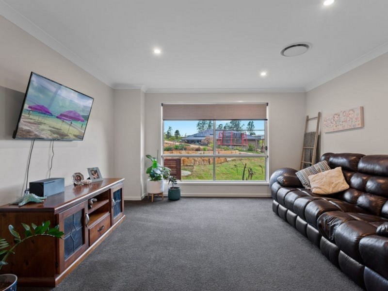 17 Skyline Drive, Withcott QLD 4352