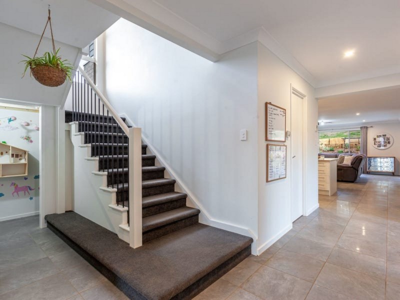 17 Skyline Drive, Withcott QLD 4352