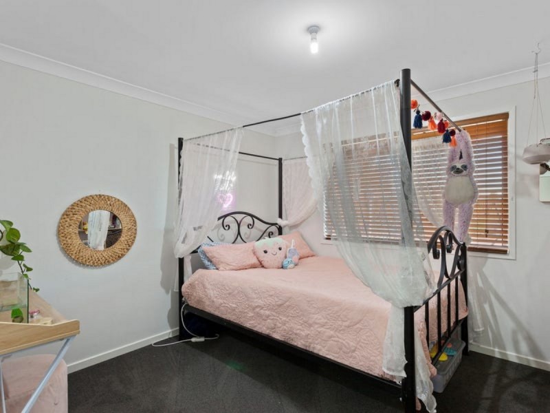 17 Skyline Drive, Withcott QLD 4352