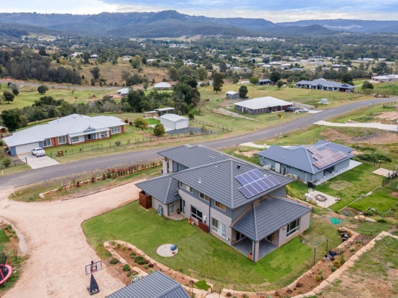 17 Skyline Drive, Withcott QLD 4352