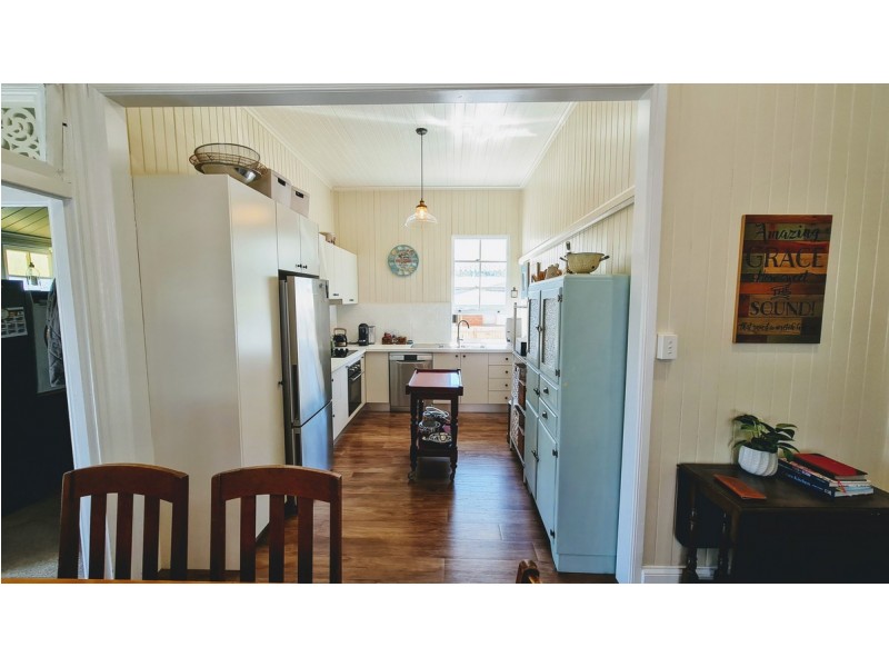 5 King Street, Goombungee QLD 4354