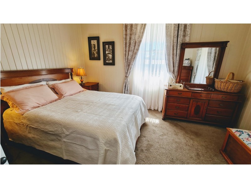 5 King Street, Goombungee QLD 4354