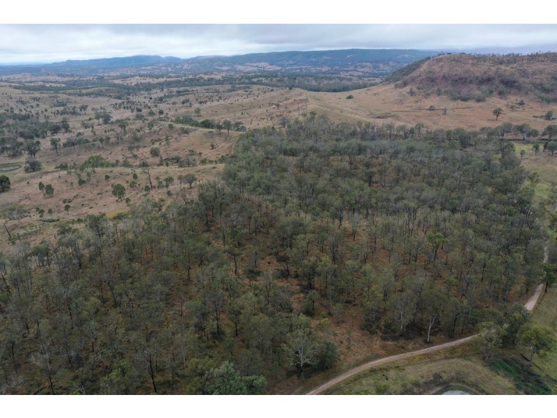 104 Andrews Dip Road, The Bluff QLD 4355