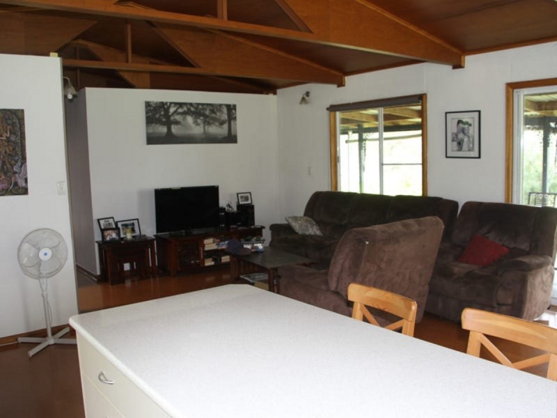 98 Dahl Road, Crows Nest QLD 4355