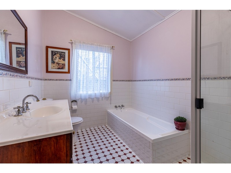 261 Murphys Creek Road, Postmans Ridge QLD 4352