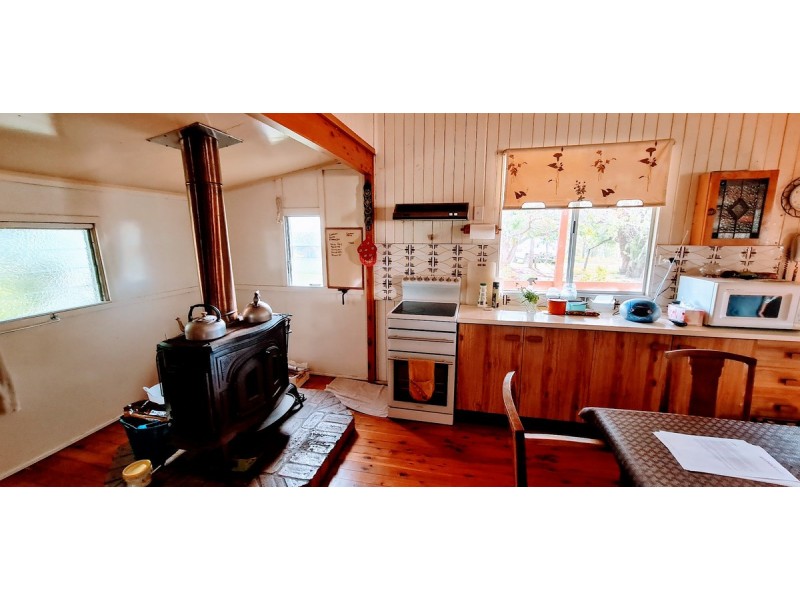 5490 Oakey Cooyar Road, Wutul QLD 4352