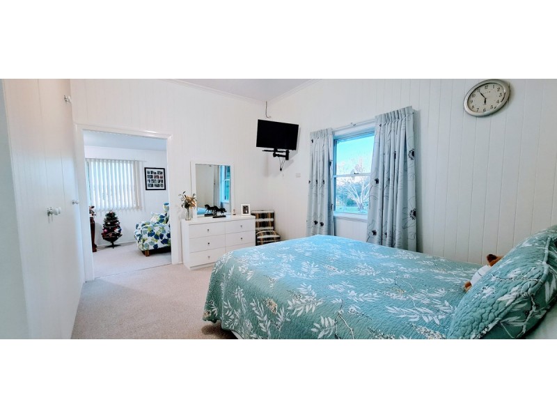 11 Golf Course Road, Goombungee QLD 4354