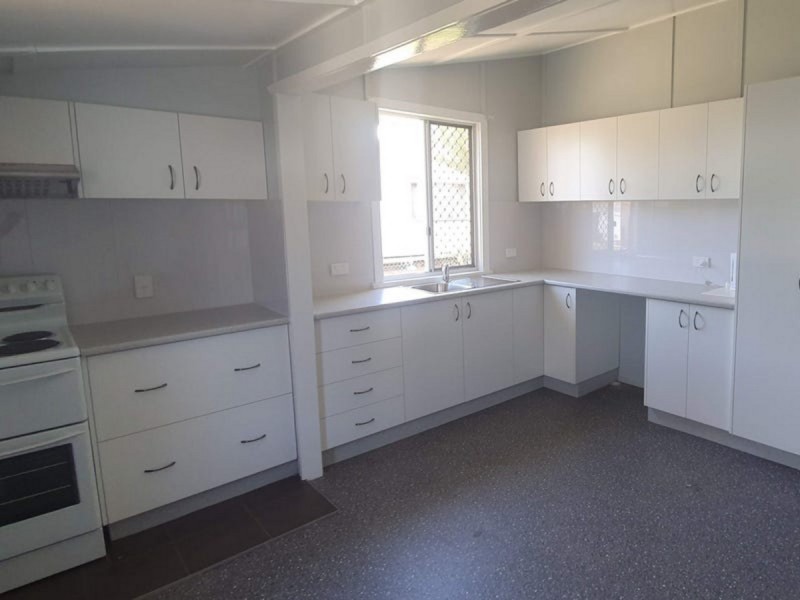 11 James Street, Crows Nest QLD 4355