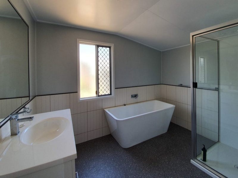 11 James Street, Crows Nest QLD 4355