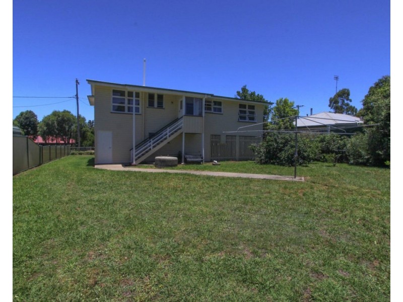 30 James Street, Crows Nest QLD 4355