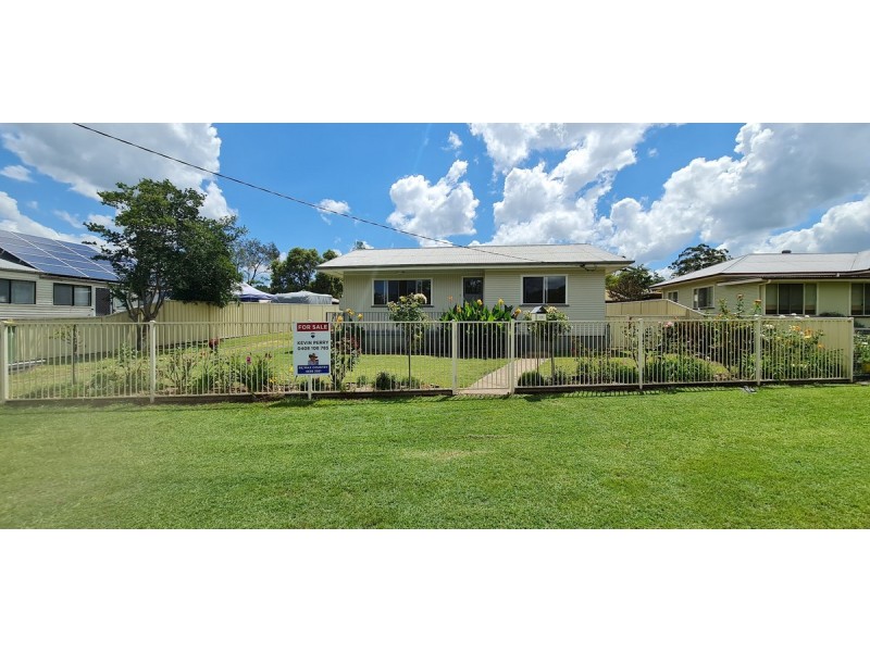 11 Gleeson Street, Crows Nest QLD 4355