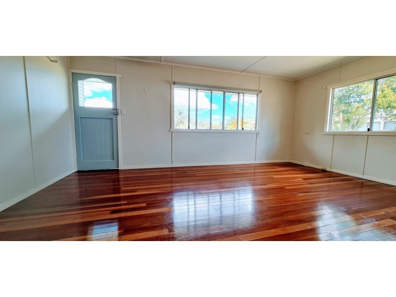 11 Gleeson Street, Crows Nest QLD 4355