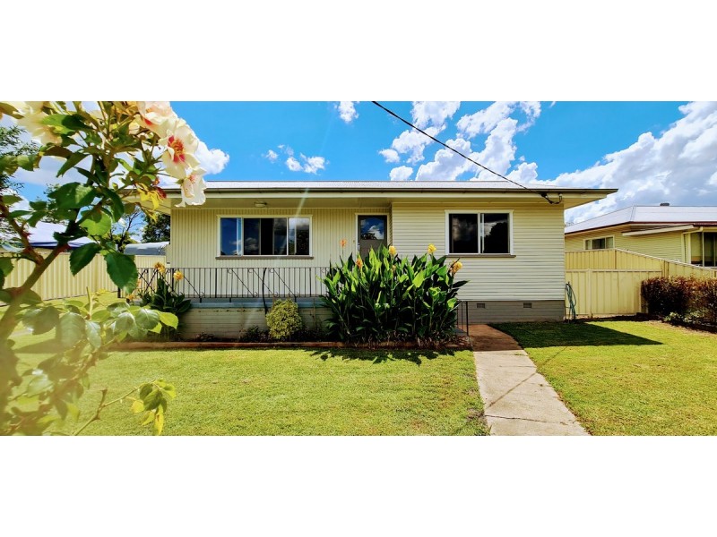 11 Gleeson Street, Crows Nest QLD 4355