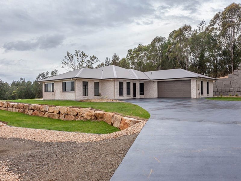 15 Dolleys Road, Withcott QLD 4352