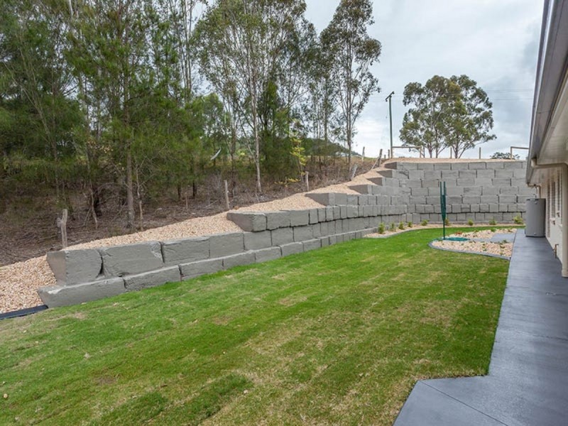 15 Dolleys Road, Withcott QLD 4352