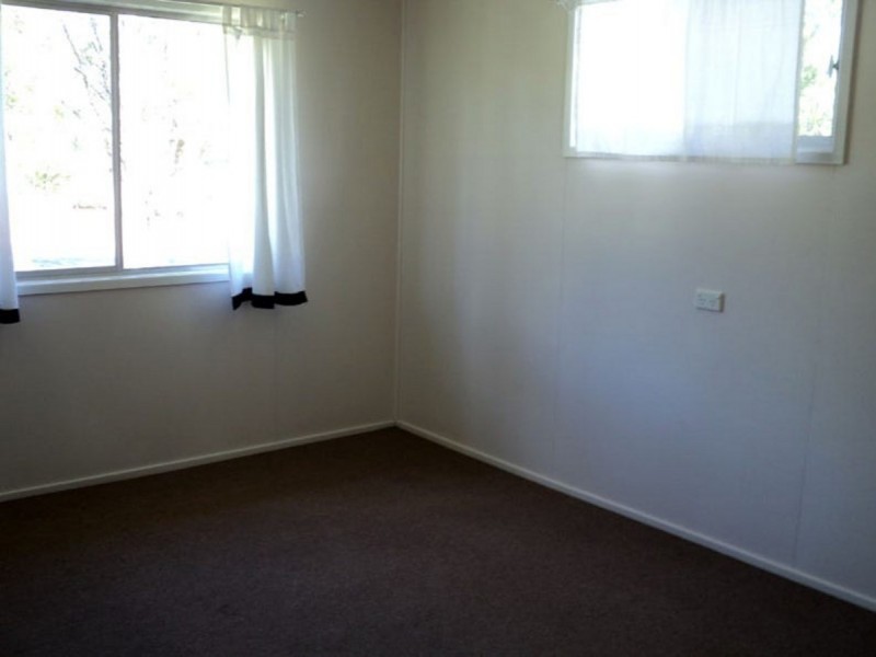 36 South Street, Crows Nest QLD 4355
