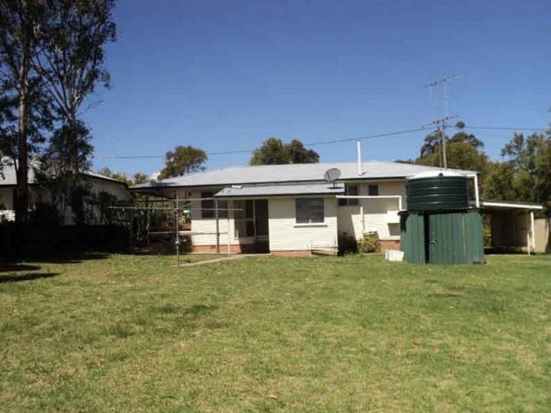 36 South Street, Crows Nest QLD 4355