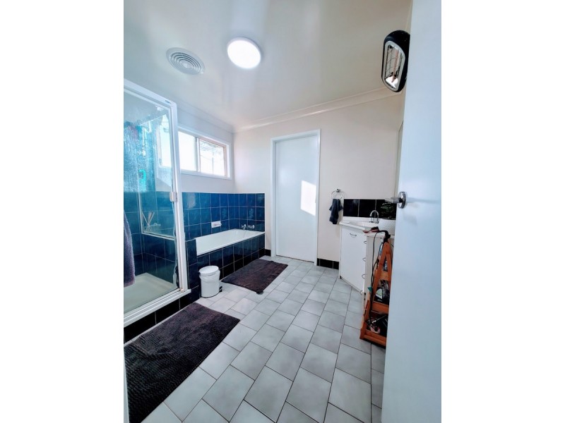 26 Peters Road, Meringandan West QLD 4352
