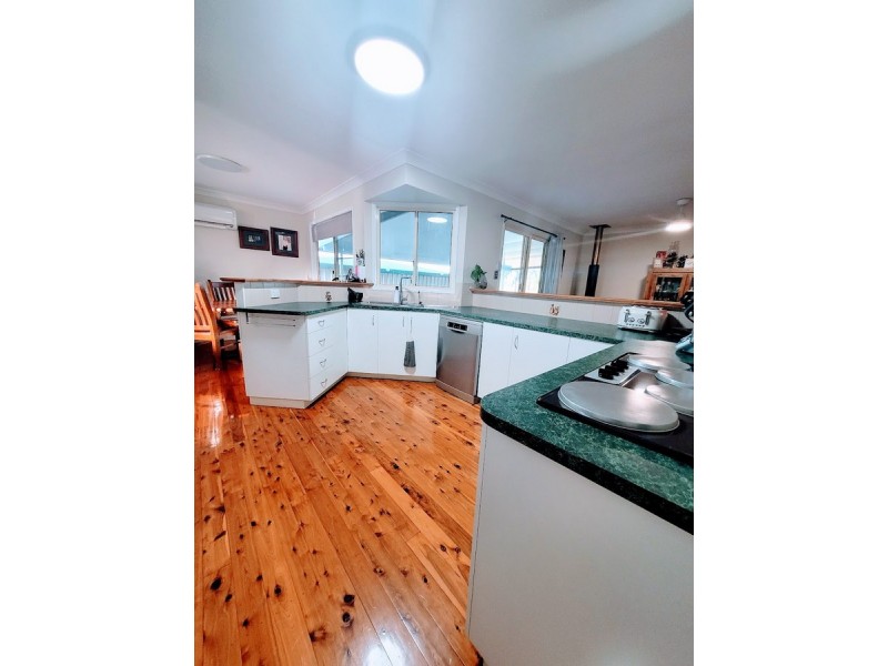 26 Peters Road, Meringandan West QLD 4352