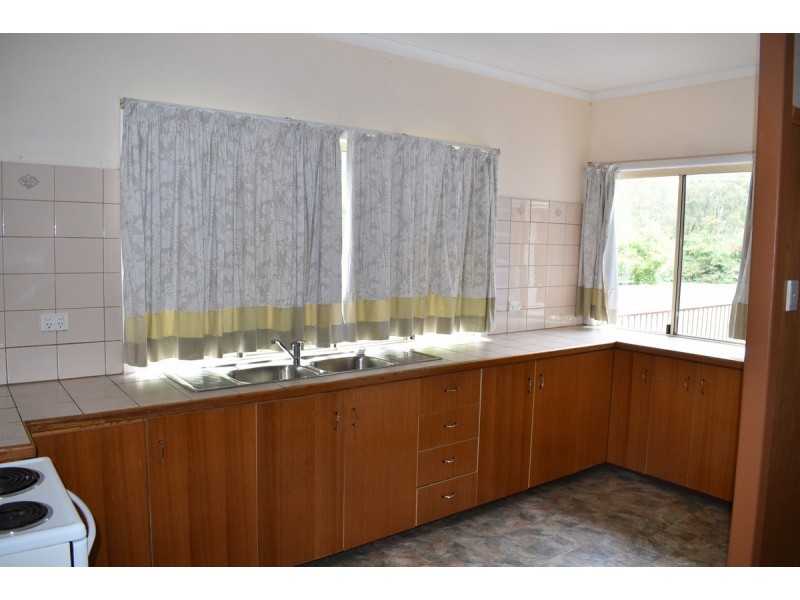 805 Murphys Creek Road, Upper Lockyer QLD 4352