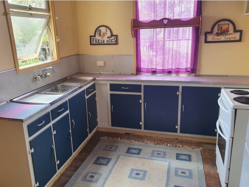 19 Esk Street, Crows Nest QLD 4355