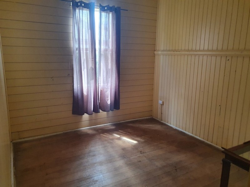 19 Esk Street, Crows Nest QLD 4355