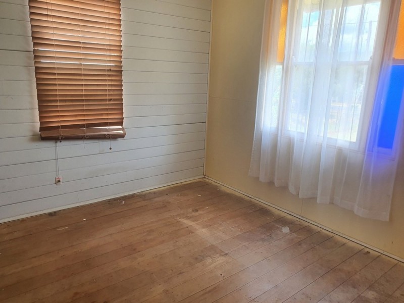 19 Esk Street, Crows Nest QLD 4355