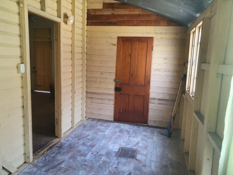 19 Esk Street, Crows Nest QLD 4355