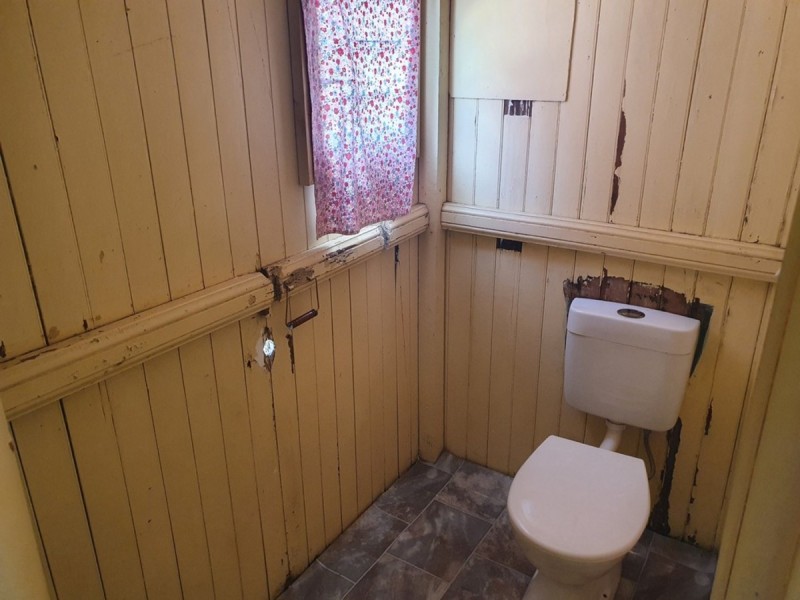 19 Esk Street, Crows Nest QLD 4355