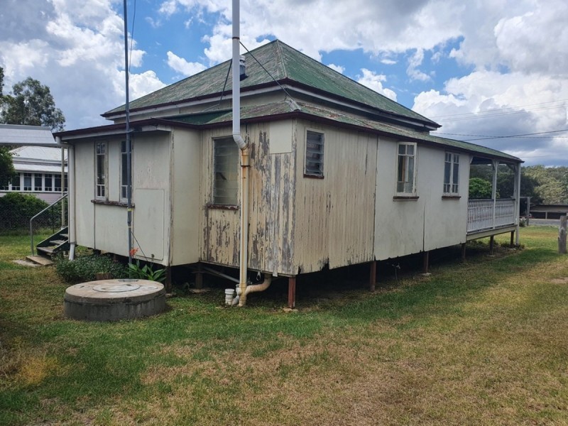 19 Esk Street, Crows Nest QLD 4355