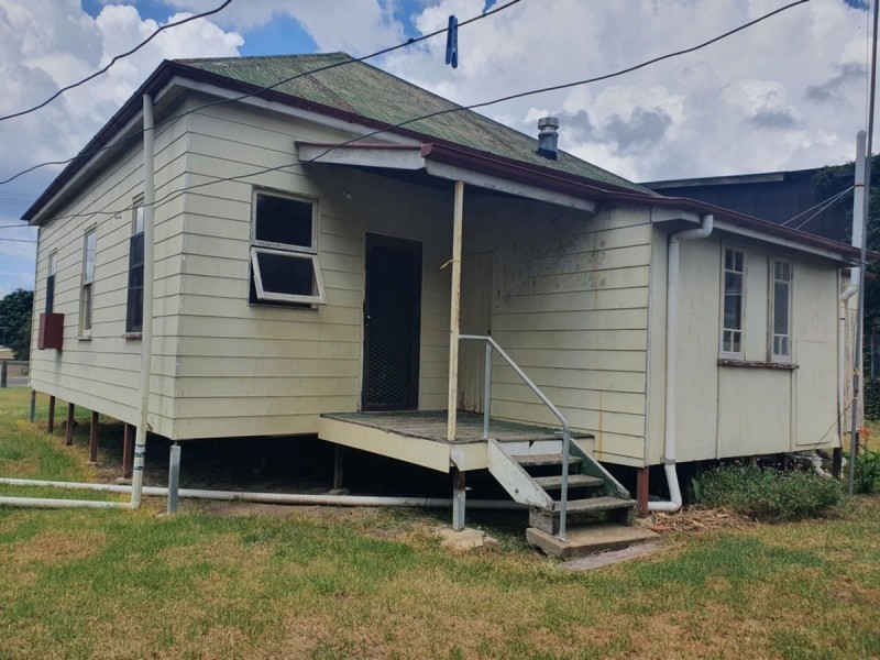 19 Esk Street, Crows Nest QLD 4355