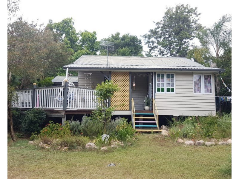 11 Jones Street, Crows Nest QLD 4355