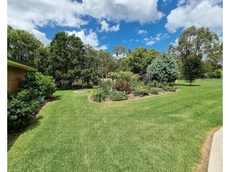 1 John Street, Crows Nest QLD 4355