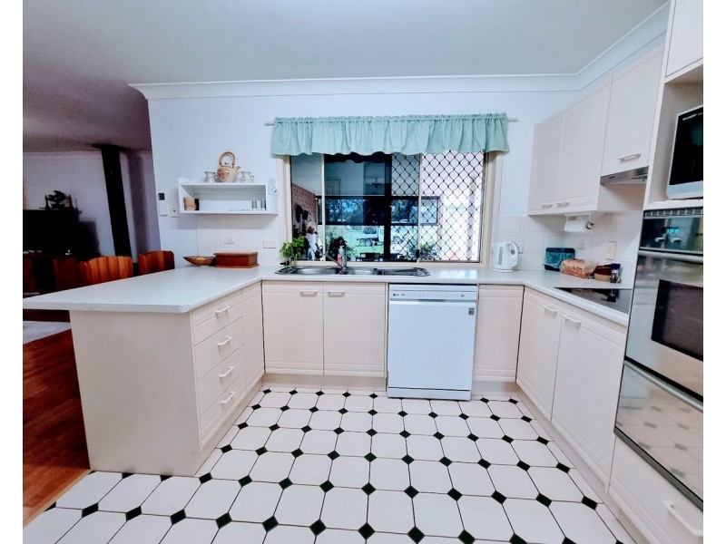 1 John Street, Crows Nest QLD 4355