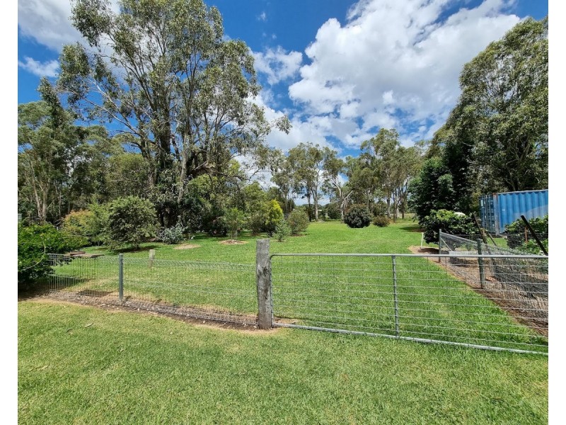1 John Street, Crows Nest QLD 4355