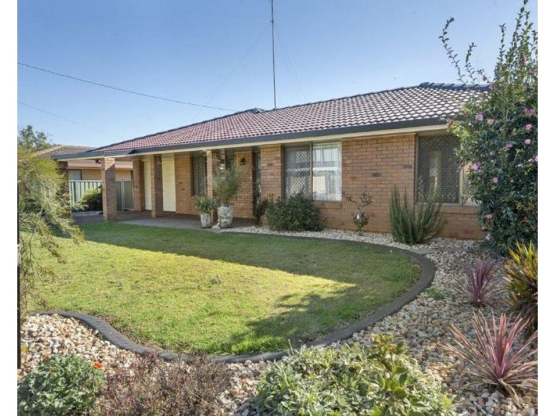 21 Cambridge Street, Harristown QLD 4350