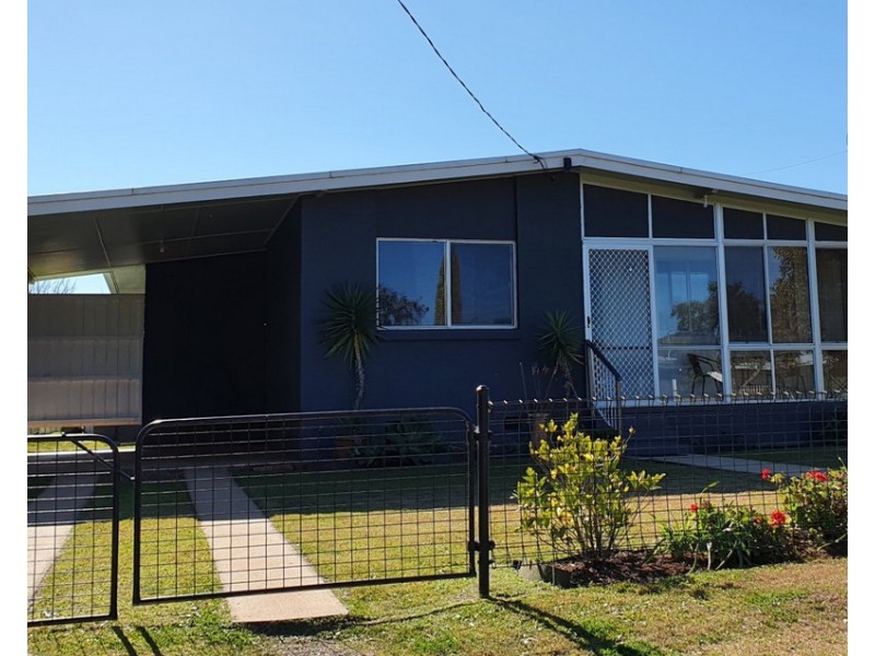 8 Nolan Street, Crows Nest QLD 4355