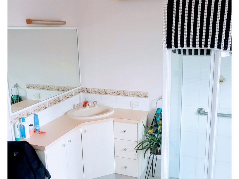 7 Cooper Road, Glenvale QLD 4350